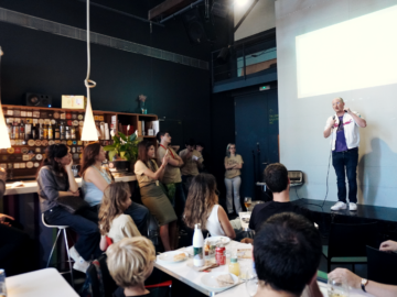 Three CRM researchers take mathematics to the bars of Sabadell